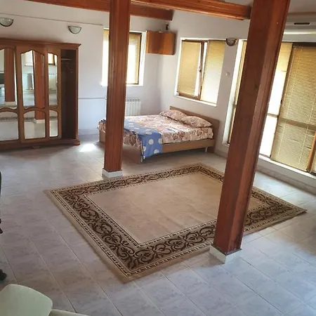 Boss بيت ضيافة كونستانتا